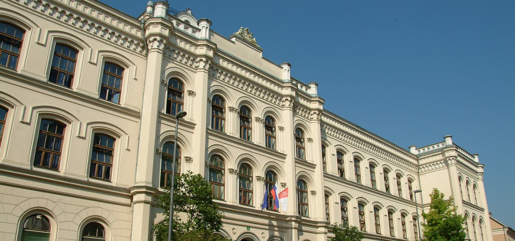 zunanjost zgradbe Vegova Ljubljana