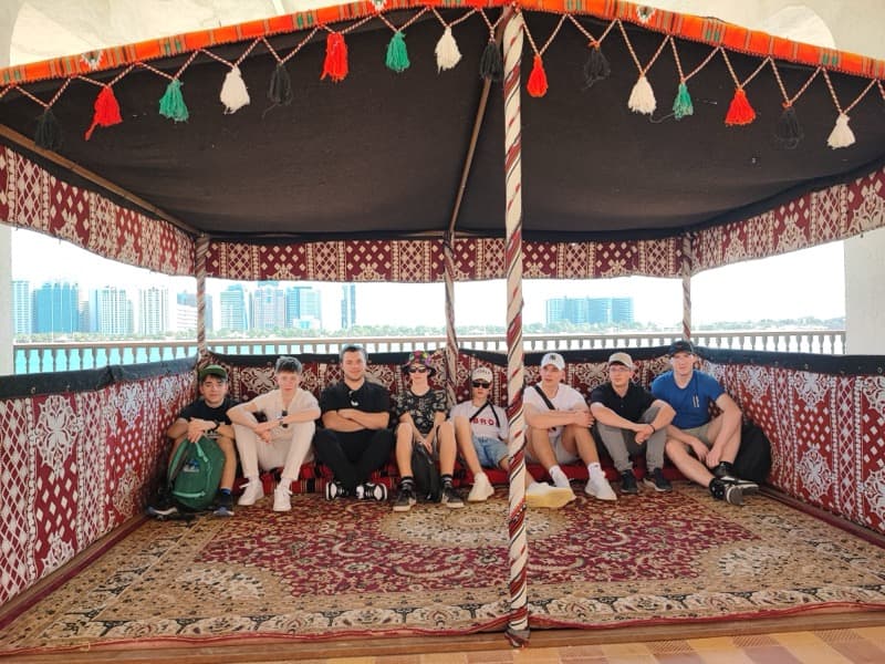 Dijaki v Beduinskem šotoru