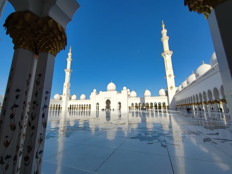 Največja in najrazkošnejša mošeja na svetu v Abu Dhabiju