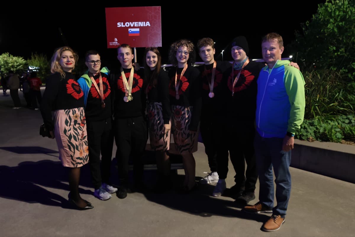 skupinska slika dobitnikov medalj na Euroskills 2025
